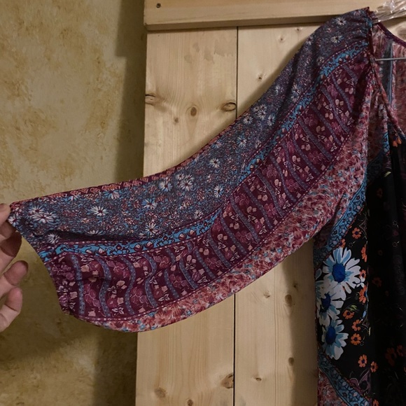 Spoiled XL Flowy Sheer Blouse - Picture 3 of 6